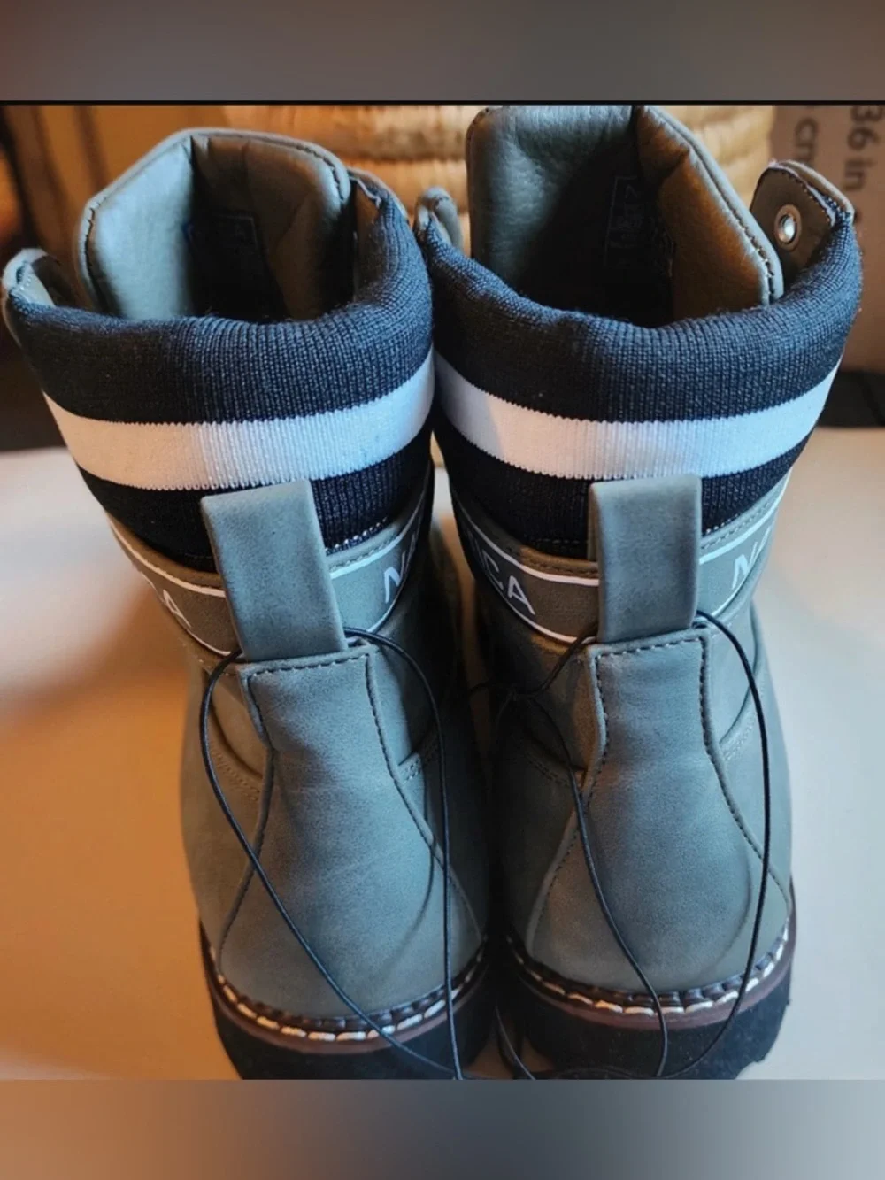 NEW-10 Men’s Y2K  Nautica  Gray Blue Lace-Up Boots with Navy & White Knit